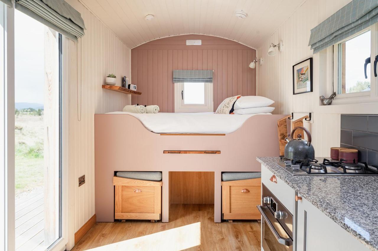 Highland Shepherd Huts เนธีบริดจ์ ภายนอก รูปภาพ